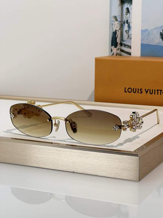 Picture of Louis Vuitton Sunglasses _SKUfw81854372fw